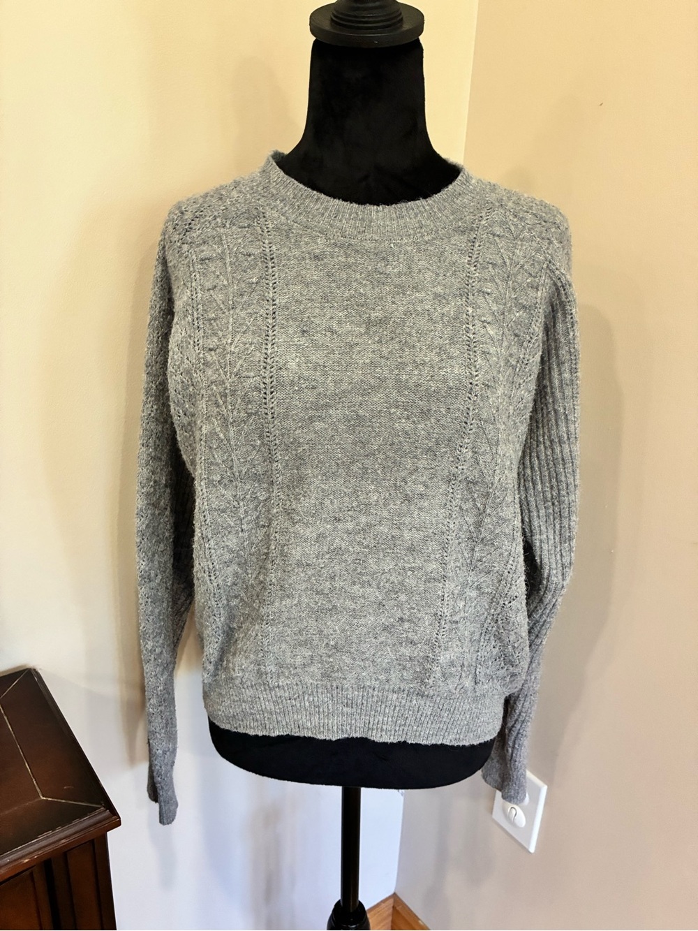Men's Crewneck Cable Knit Sweater - Gray